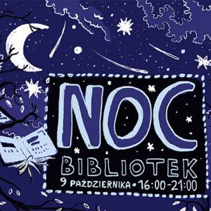 Grafika promująca akcję. Na środku ramka z tekstem: "NOC BIBLIOTEK 9 PAŹDZIERNIKA 16:00-21:00". W tle nocne niebo, gwiazdy, księżyc, drzewa i książki.